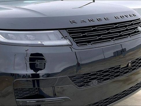 Used 2025 Land Rover Range Rover Sport SE image 33