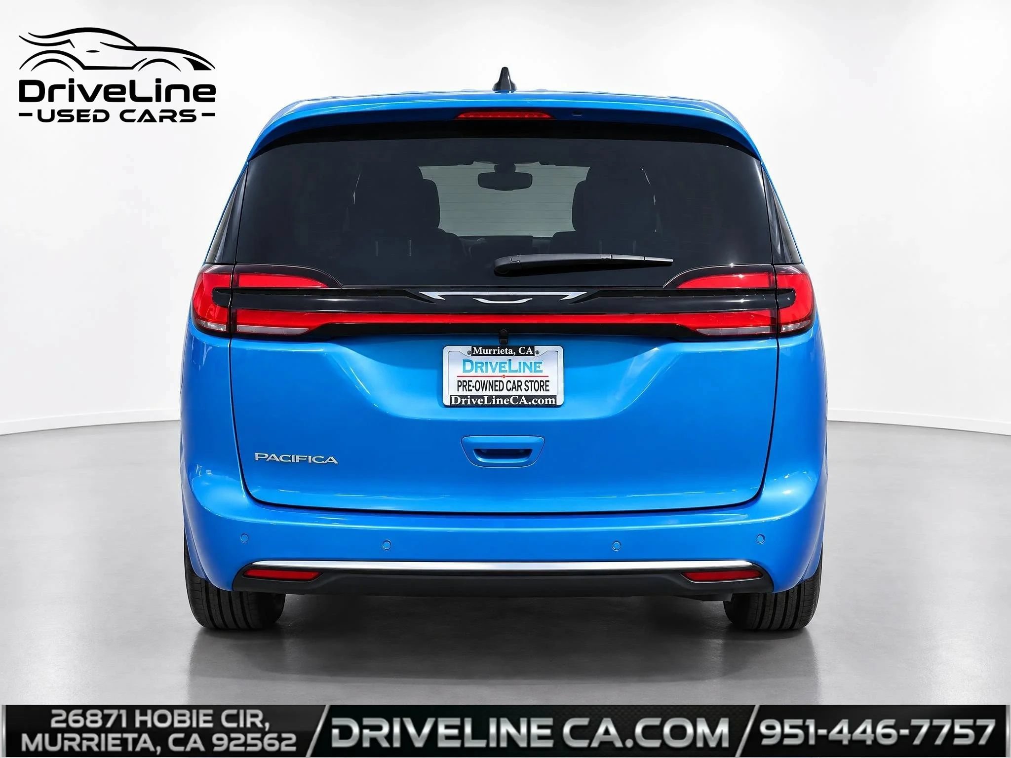 Used 2027 Chrysler Pacifica Select FWD image 3
