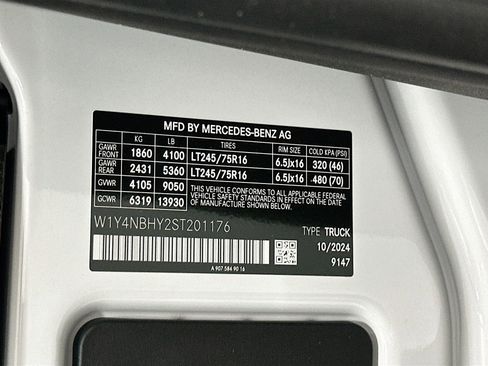 Used 2025 Mercedes-Benz Sprinter 2500 image 31