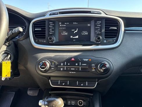 Used 2017 Kia Sorento AWD w/ LX Convenience Package image 22