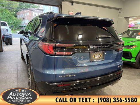 Used 2026 GMC Acadia Denali Ultimate FWD image 4