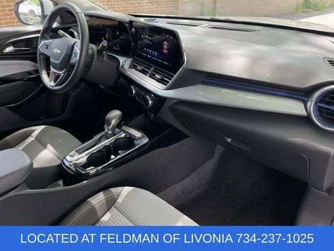 Used 2024 Chevrolet Trax LT w/ Driver Confidence Package FWD image 27