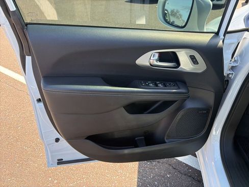 Certified 2021 Chrysler Pacifica Limited w/ Premium & Safety Sphere Group AWD/4WD image 6