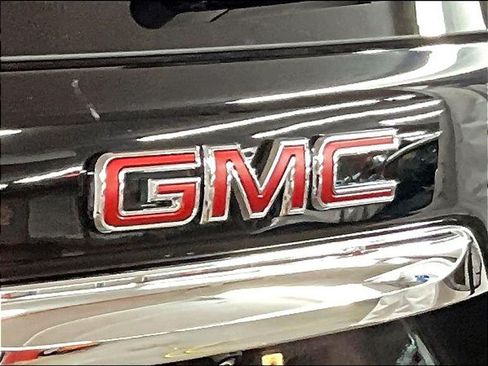 Used 2024 GMC Terrain SLT AWD/4WD image 25