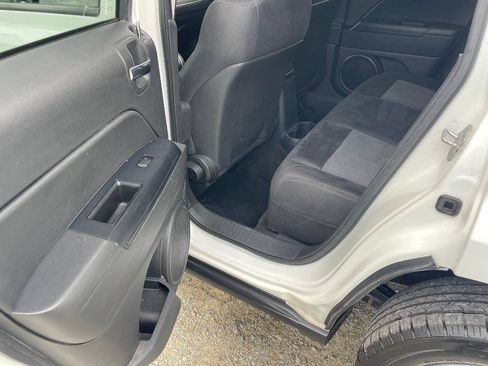Used 2013 Jeep Patriot Latitude AWD/4WD image 11