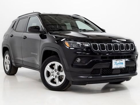 Used 2023 Jeep Compass Latitude AWD/4WD image 7