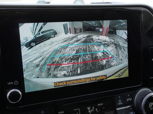 Certified 2024 Toyota Highlander XLE image 30