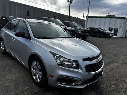 Used 2016 Chevrolet Cruze LS image 7