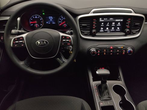 Used 2020 Kia Sorento LX FWD image 22