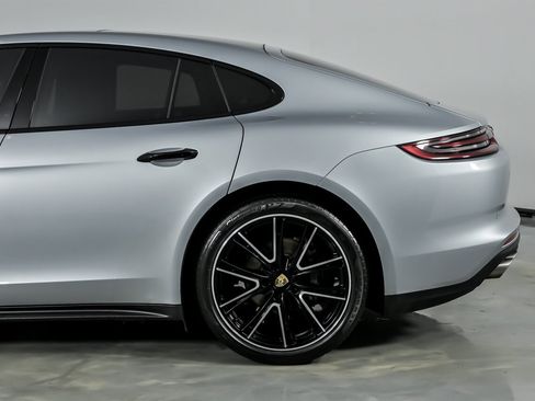Used 2018 Porsche Panamera 4S image 9