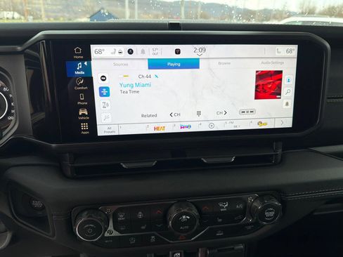 New 2026 Jeep Gladiator Sport image 17