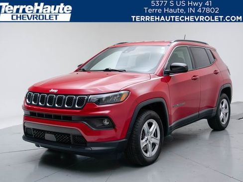 Used 2024 Jeep Compass Latitude AWD/4WD image 1