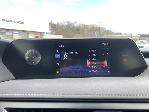 Used 2020 Lexus UX 200 w/ Premium Package image 23