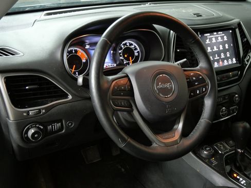 Used 2019 Jeep Cherokee Limited w/ Luxury Group AWD/4WD image 17