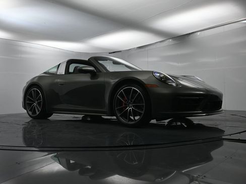 Used 2021 Porsche 911 Targa 4S w/ Sportdesign Package image 57