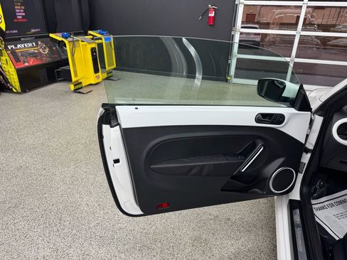 Used 2013 Volkswagen Beetle 2.5 image 9