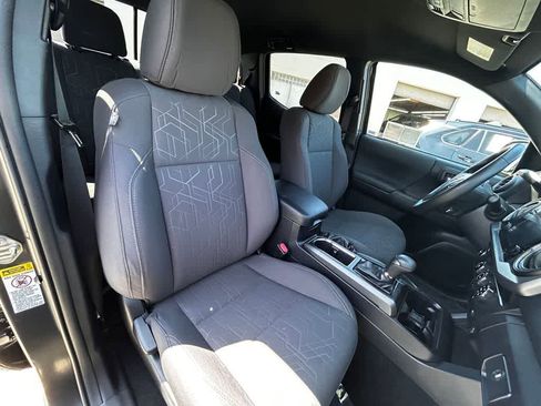 Used 2017 Toyota Tacoma TRD Sport w/ Tow Package RWD image 14