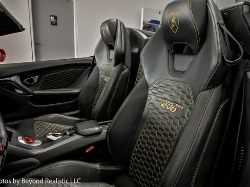 Used 2023 Lamborghini Huracan EVO image 19