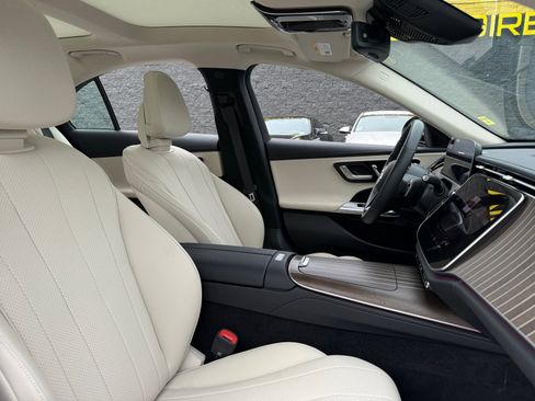 Used 2025 Mercedes-Benz E 350 Sedan image 19