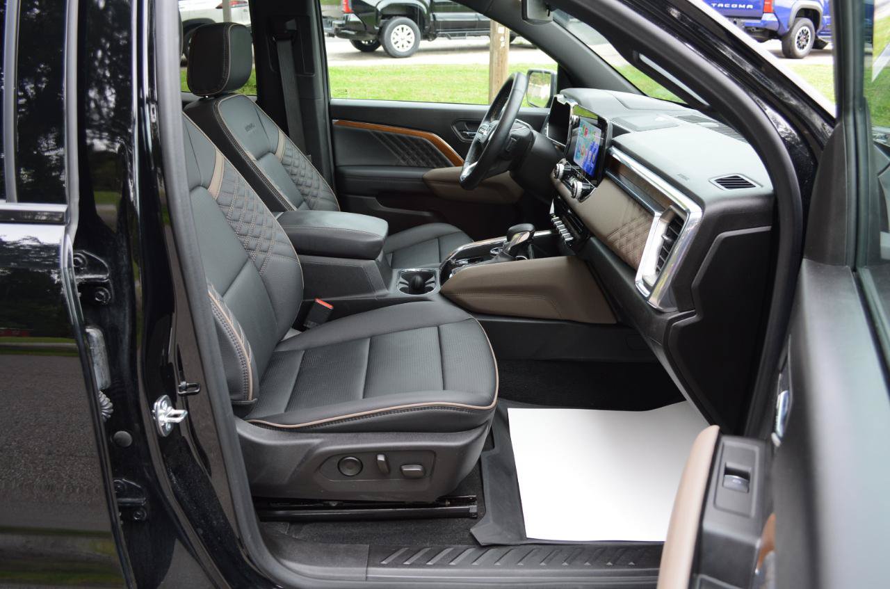 Used 2025 GMC Canyon Denali AWD/4WD image 17