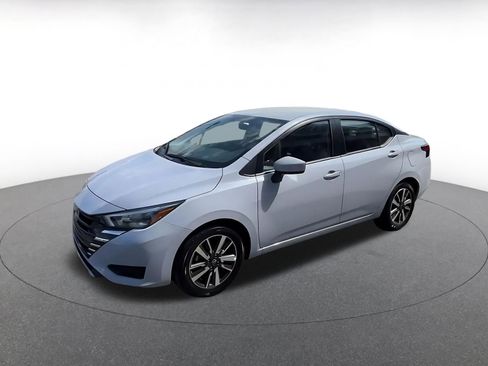 Used 2025 Nissan Versa SV image 11