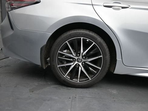 Used 2021 Toyota Camry SE image 10