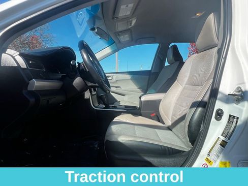 Used 2016 Toyota Camry SE image 15