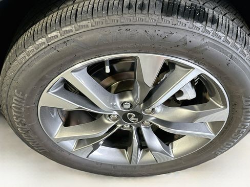 Used 2023 INFINITI QX60 Luxe w/ Performance Audio Package FWD image 11