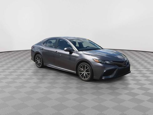 Used 2023 Toyota Camry SE FWD image 2