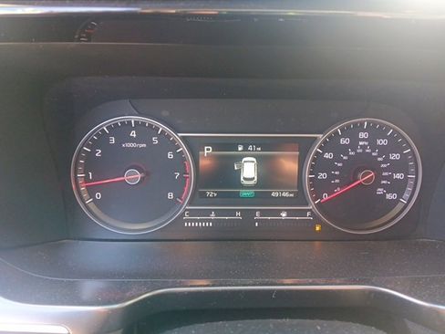 Certified 2022 Kia Sorento LX image 2