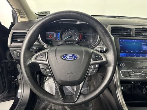 Used 2020 Ford Fusion SE FWD image 10