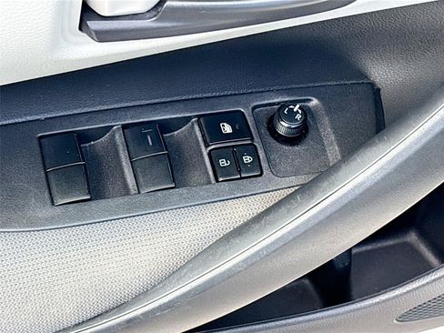 Used 2022 Toyota Corolla LE FWD image 17