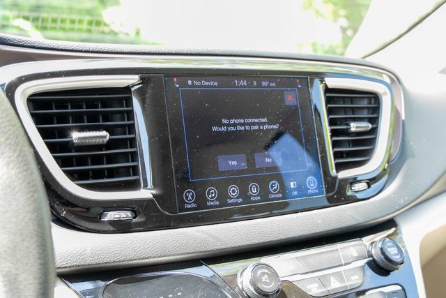 Used 2017 Chrysler Pacifica Touring FWD image 38