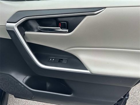 Used 2020 Toyota RAV4 XLE image 17