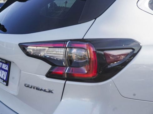 Used 2025 Subaru Outback Premium AWD/4WD image 7