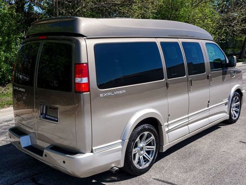 Used 2017 Chevrolet Express 2500 RWD image 26