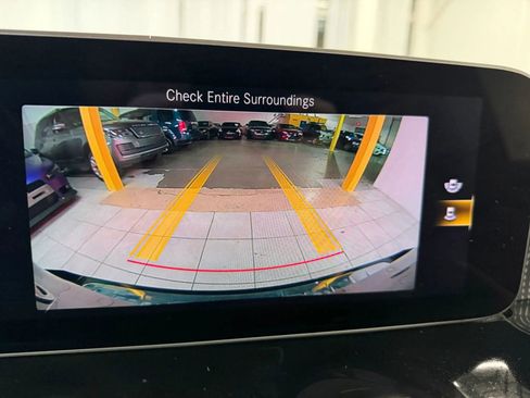 Used 2021 Mercedes-Benz GLB 250 4MATIC w/ Premium Package image 29