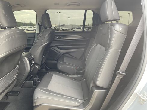 Used 2023 Jeep Grand Cherokee L Laredo image 35