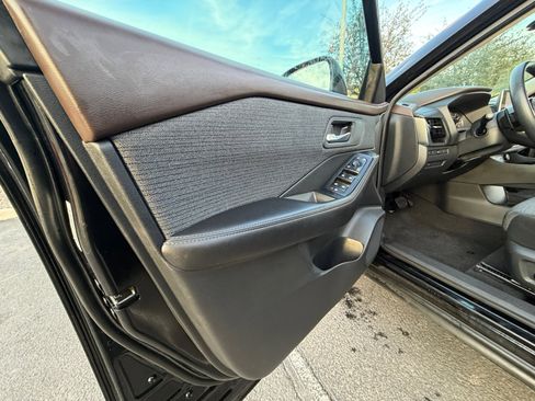 Certified 2021 Nissan Rogue SV image 13