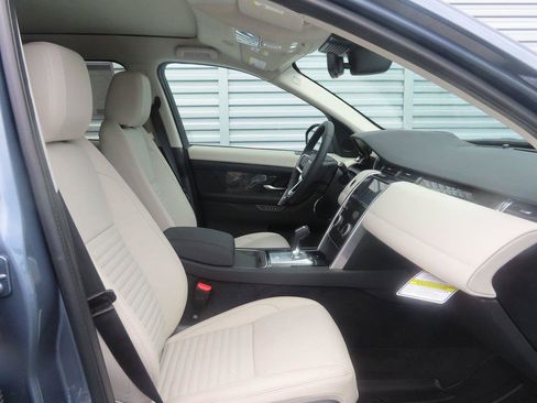 Used 2023 Land Rover Discovery Sport SE AWD/4WD image 3