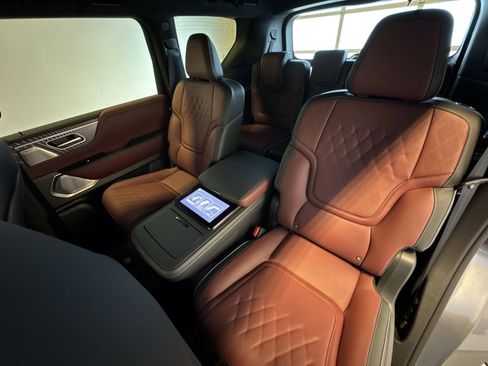 New 2026 INFINITI QX80 Autograph w/ Premium Cargo Package image 23