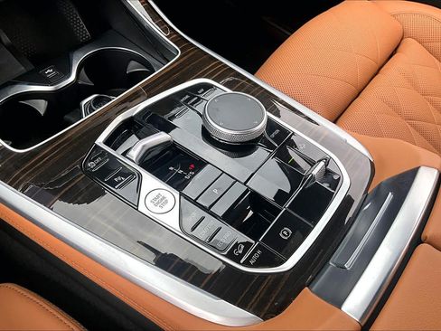 Used 2025 BMW X7 xDrive40i w/ M Sport Package AWD/4WD image 15