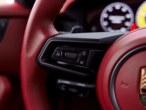 Used 2025 Porsche 911 Carrera RWD image 60