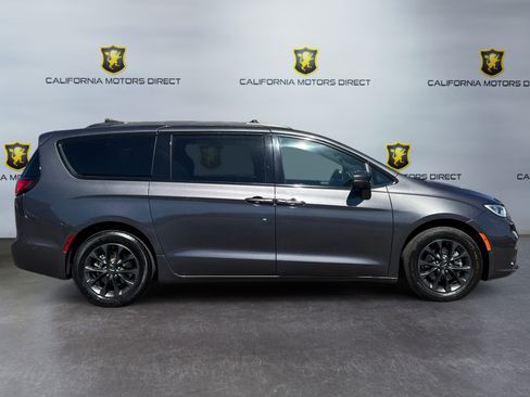 Used 2021 Chrysler Pacifica Touring-L w/ Premium & Safety Sphere Group FWD image 6