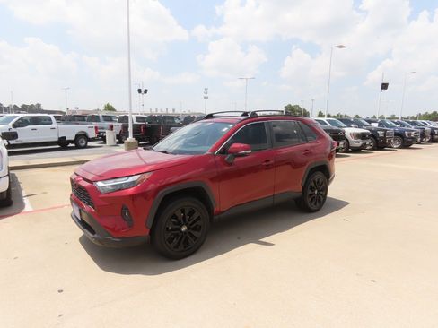 Used 2022 Toyota RAV4 XLE Premium FWD image 2