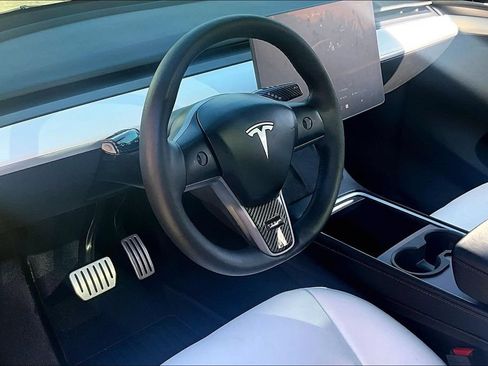 Used 2023 Tesla Model Y Performance AWD/4WD image 15