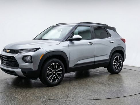 Used 2025 Chevrolet TrailBlazer LT image 3