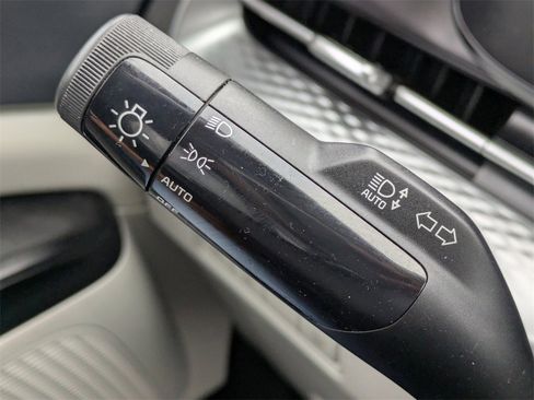 Used 2024 Kia Carnival LX image 28