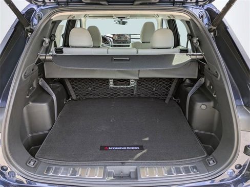 New 2025 Mitsubishi Outlander SE image 13