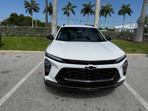 Used 2025 Chevrolet Trax ACTIV w/ Driver Confidence Package FWD image 2